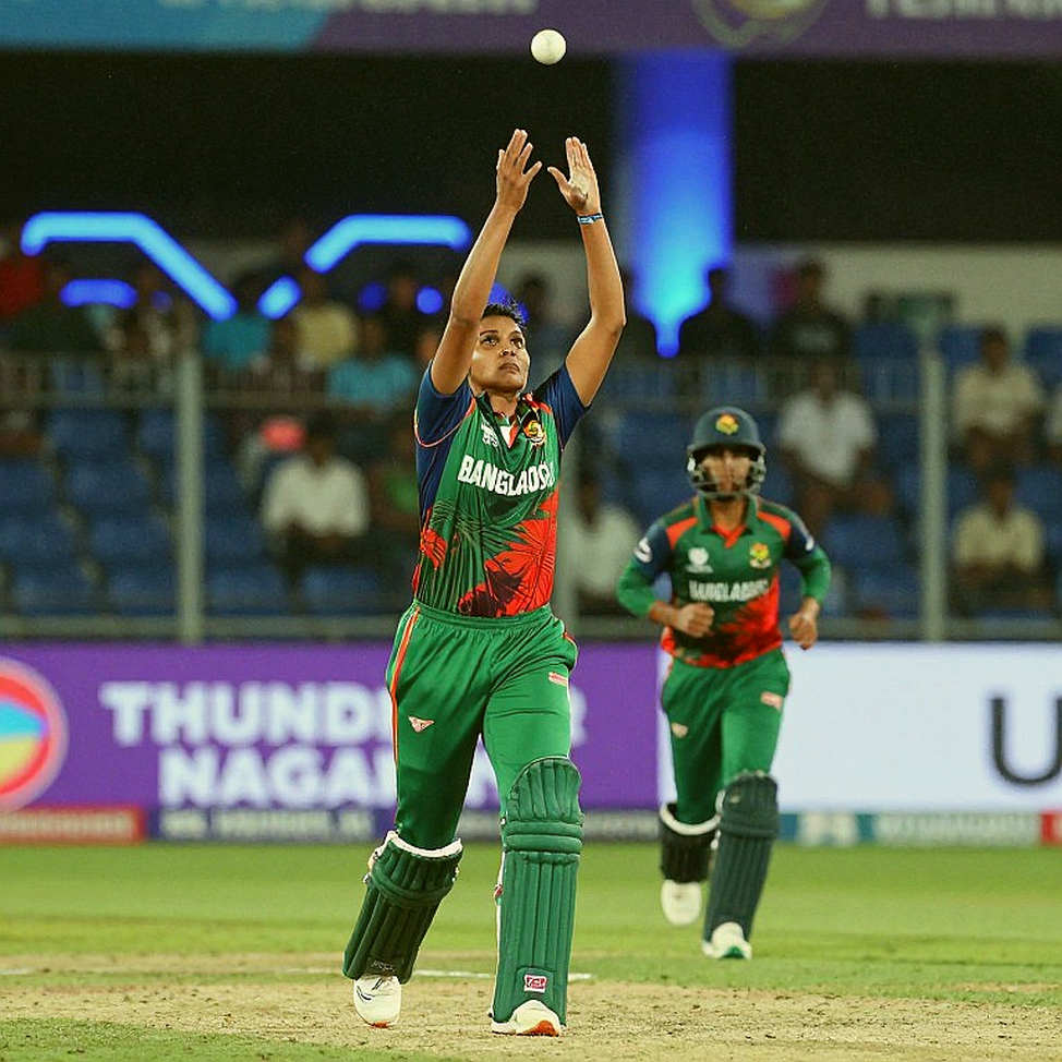 বার্টলেটের স্পেল, পিয়ারসনের শতক: ওয়াকায় কুইন্সল্যান্ডের নিয়ন্ত্রণ, আর ছায়ায় একটি ভাইরাস